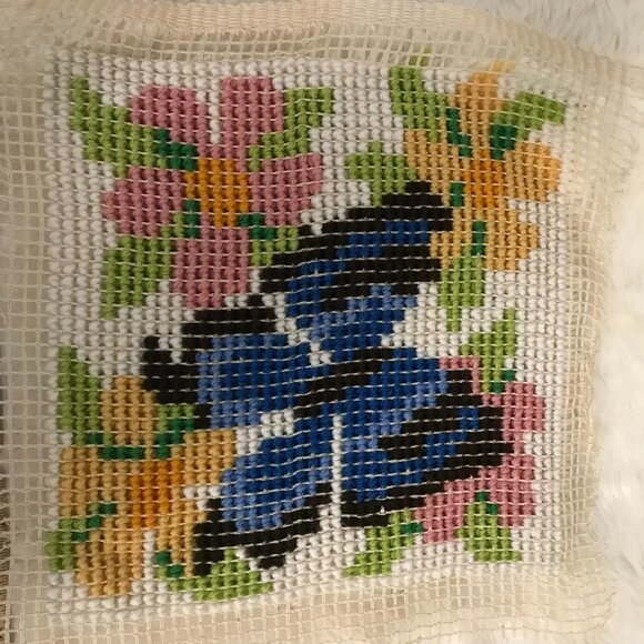 Butterfly and flowers latch hook - Picture 3 of 4